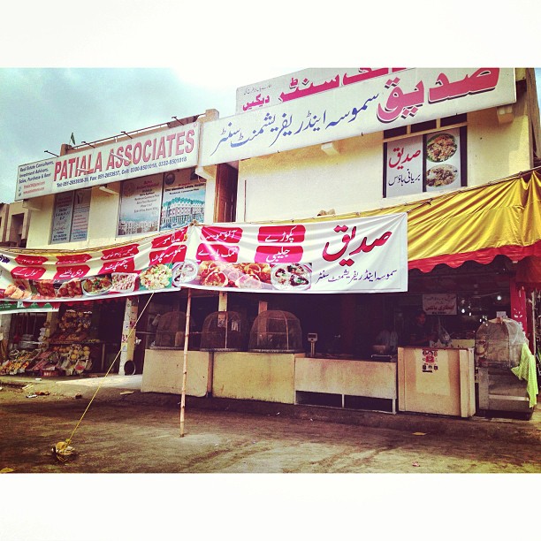 Siddique Samosa | Petang Nanti Ramai Beli Samosa Kedai Ni | Shoplots | Rana Market F-7 | Islamabad, Pakistan