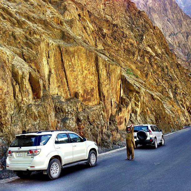 Kat Dinding Batu Tu Berlambak Local Red Gemstones | Hunza Valley | Gilgit-Baltistan, Northern Pakistan