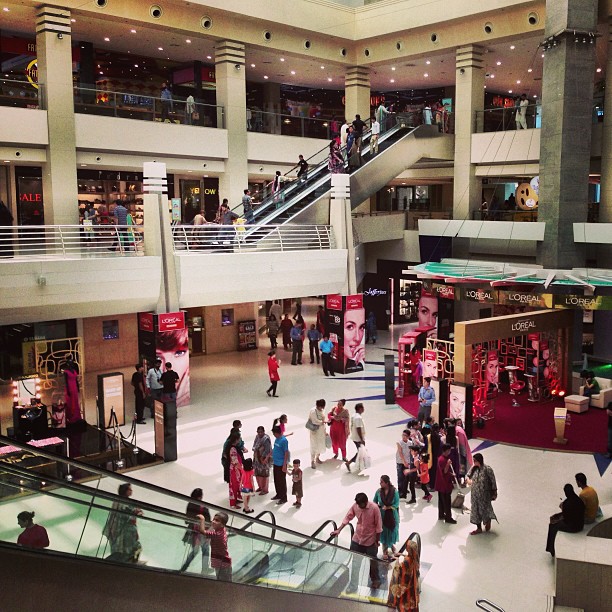 Eh Ada Escalator Lah ! | Dolmen Mall | Karachi PAK