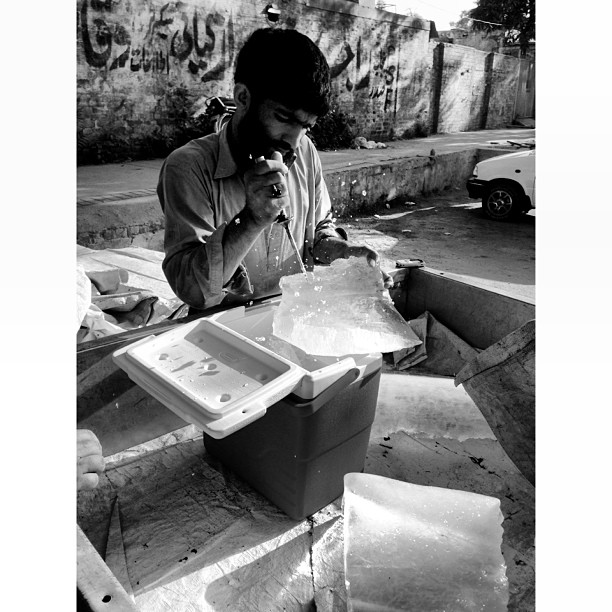 Penjual Ais Batu Yang Gigih | #Aabpara Market | Islamabad, Pakistan