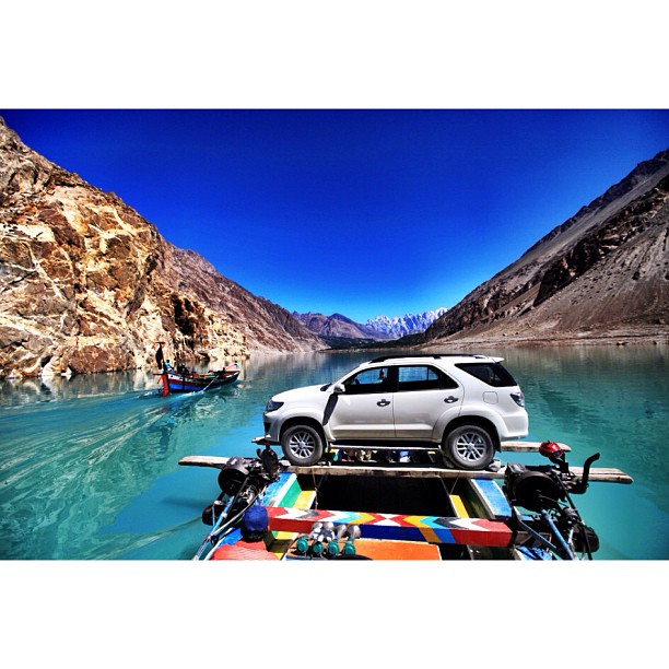 We Brought the Fortuner Inside the Wooden Boat ! | This Is The Only Mode Of Transportation Here | #Karakoram Highway Is Blocked & Underneath This 35km Long Lake | #Attabad Lake, #Hunza Valley | Gilgit-Baltistan, Northern #Pakistan
