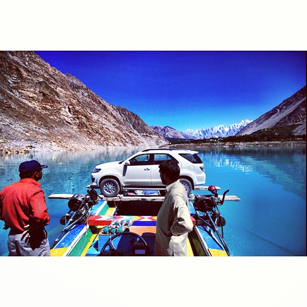 Are We There Yet ? #PeluhJantanGabraGiler | Crossing the #Attabad Lake | Near Gojal / Sishkat / Gulmit | #Karakoram Highway | #Hunza Valley | Gilgit-Baltistan, Northern #Pakistan