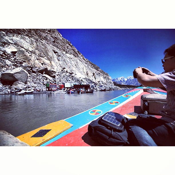 Akhirnya Sampai Jua Ke Gojal | Ewah Feng Kemain Nak Instagram Lettew | Crossing the #Attabad Lake | Near Gojal / Sishkat / Gulmit | #Karakoram Highway | #Hunza Valley | Gilgit-Baltistan, Northern #Pakistan