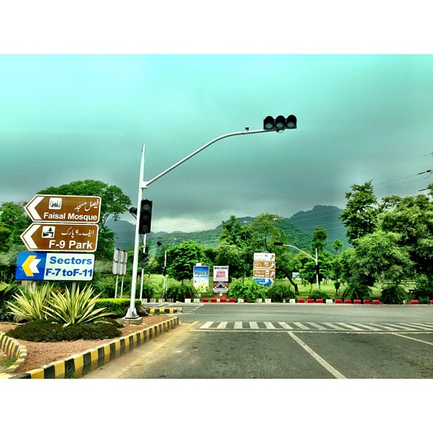 Mendung Tak Bererti Hujan | Dark Clouds | #Margalla Road | Heading to Trail 5 | Margalla National Park | #Islamabad, Pakistan