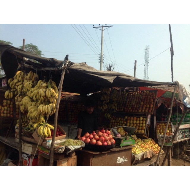Fruit Walla. Banana Season ! | Near #Muridke, #Narowal & #LubanPuli Village | Winter 2013 | iPhoneography | Road Less Travelled | #Punjab Province, #Pakistan