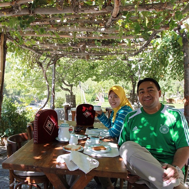 Eh Hai! | Breakfast Under the Pergola & Grape Vine | Shigar Fort Residence by #Serena Hotel | Summer 2012 | #Shigar Valley | Gilgit-#Baltistan Region | Northern #Pakistan