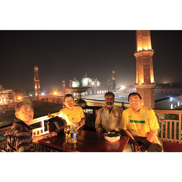 Dinner at #Cucoos Den Cafe | #TraveloguePakistan #FoodStreet #NightLife | Spring 2013 #Throwback | Food Street at Fort Rd, Near #Badshahi Masjid | Old #Lahore, Punjab Province, Pakistan