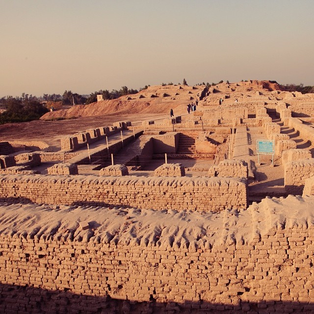 Back to the Ancient Times of Indus Civilisation | Autumn 2011 | #PanasSiot #SejarahBukuTeks #Throwback #SerikTakNakPegiLagi #CukuplahSekali #MakeUpMelted #iPhoneShutdown #51'cAdjer #GalaxySCair | Mohenjo-Daro Ruins. Mohenjo-Daro | Near Larkana | Sindh Province, Pakistan