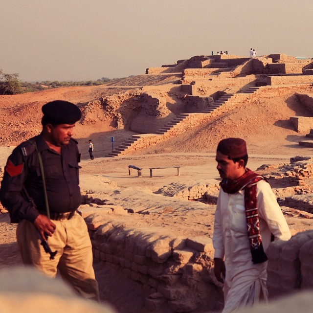 Back to the Ancient Times of Indus Civilisation | Autumn 2011 | #PanasSiot #SejarahBukuTeks #Throwback #SerikTakNakPegiLagi #CukuplahSekali #MakeUpMelted #iPhoneShutdown #51CelciusJer #GalaxySCair | Mohenjo-Daro Ruins. Mohenjo-Daro | Near Larkana | Sindh Province, Pakistan